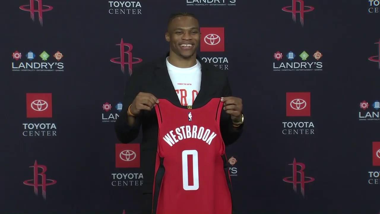 李玮锋：联赛中轴都是外援造成国足没人，这两年踢球孩子多了（李玮锋：联赛中轴被外援占据致国足无人可用，近两年踢球孩子增多）