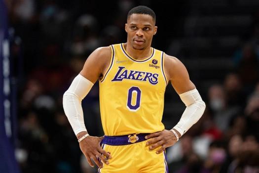 德佬回应传闻：我为身边能有孔蒂这样的真正男人而感到自豪（德佬辟谣：与孔蒂这样的真男人并肩让我倍感自豪）