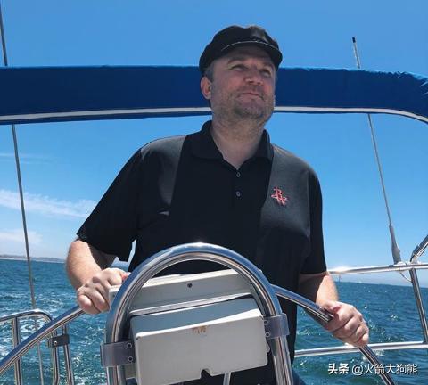 黑暗骑士上身，一哥斯达黎加球队推出与蝙蝠侠的联名球衣（蝙蝠侠加持，哥斯达黎加豪门发布联名球衣）