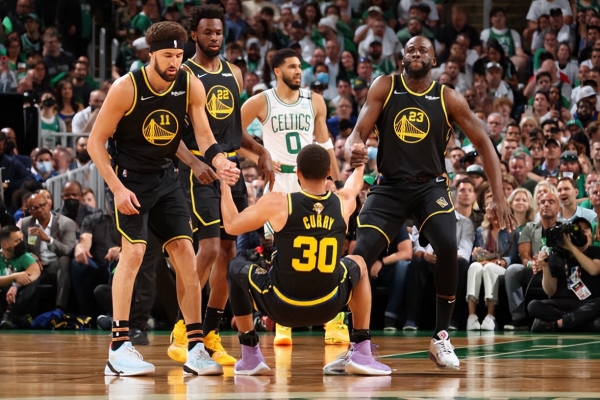 川普狂喜，乡下人乐队将在世界杯抽签仪式结束后表演《YMCA》（世界杯抽签落幕后，乡下人乐队献唱《YMCA》，令川普喜出望外）